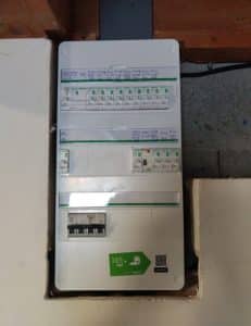 Remise aux normes d'un tableau électrique réalisée par l'entreprise Tama Arif à La Verrie