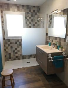 Réalisation d'une salle de bain avec douche à l'italienne par l'entreprise Tama Arif à la Verrie